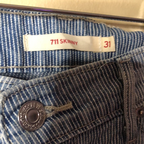 Levi’s pinstripe distressed 711 skinny jeans - Picture 4 of 7